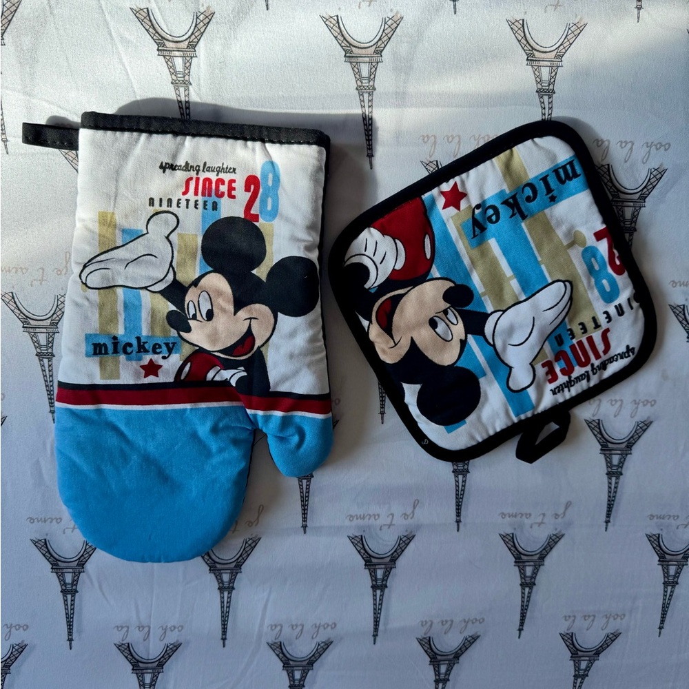 New Set Mickey Mouse Oven Mitt and Pot Holder Set - Blue and Black
